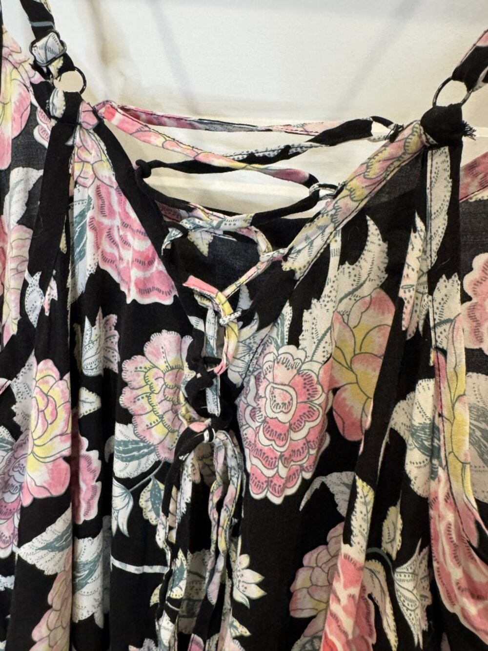 Torrid 00 Black with Pink Yellow ang Green Floral Challis Tank Lace-Up Back EUC - Picture 4 of 5